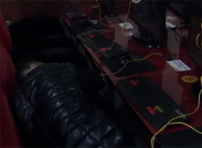 什么樣的網(wǎng)吧最舒服？雙人床引熱議，網(wǎng)友 這配置能呆一個(gè)月！